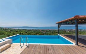 Holiday Home Kastel Kambelovac with Hot Tub IV  Каштел Камбеловац